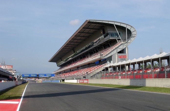 Tribuna principal del circuito de Montmeló