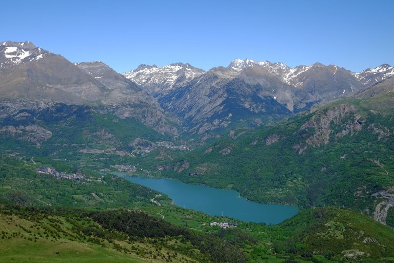 Lago en Los Pirineos