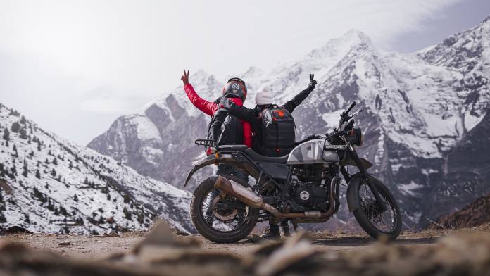 Accesorios para evitar el frío en moto en invierno