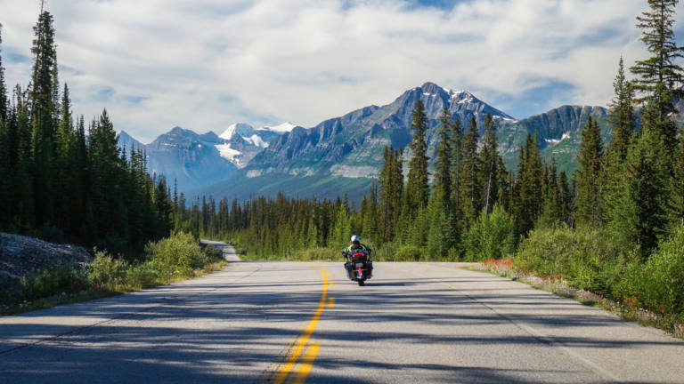 Equipaje en moto: normativa, opciones y trucos para cargar nuestra moto