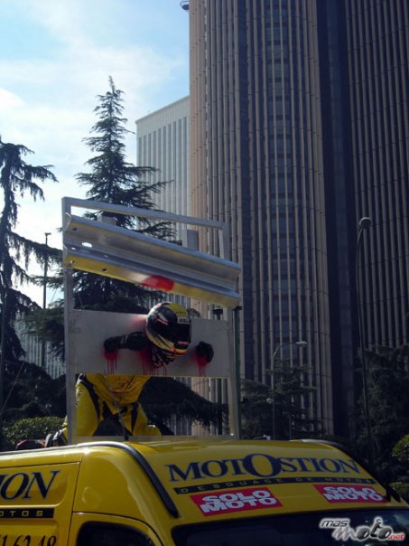 Guardarraíles asesinos Motostion en la manifestación 8N8