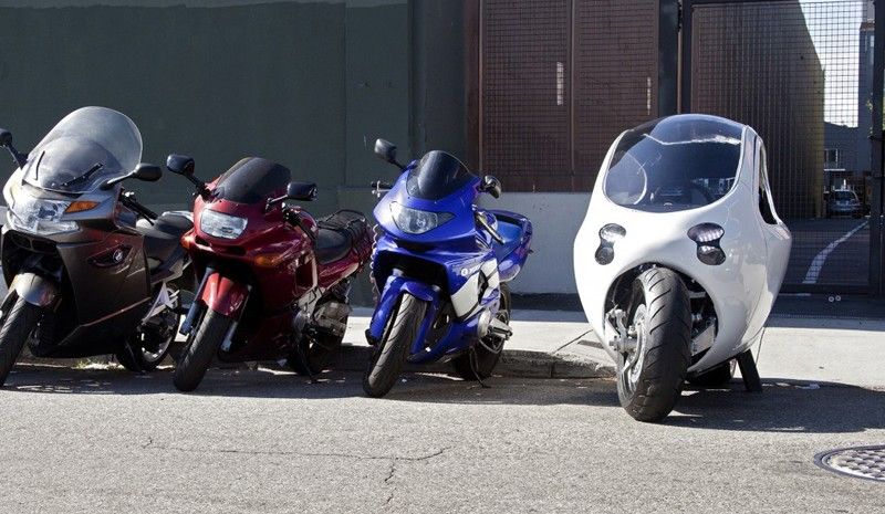 Lit Motors C1 con otras motos