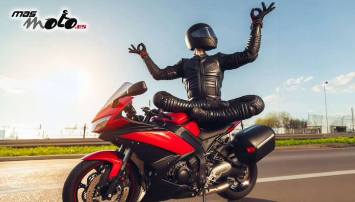 Qué beneficios tiene conducir una moto