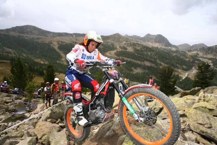 Laia Sanz participando en un campeonato de Trial